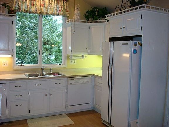 Light and Bright Kitchen