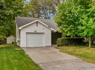 325 N Locust St, Wayland, MI 49348