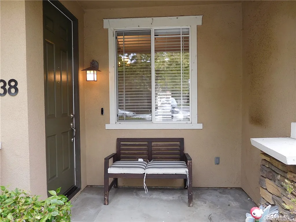 3 bed, 2.5 bath, 1448 sqft, $4,200 — Photo 3