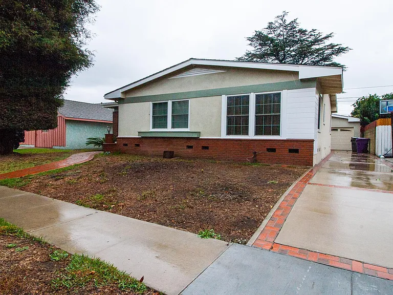 2702 Ladoga Ave — Photo 1