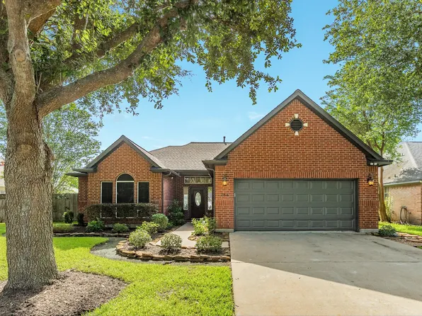 264 Lasso St, Angleton, TX 77515