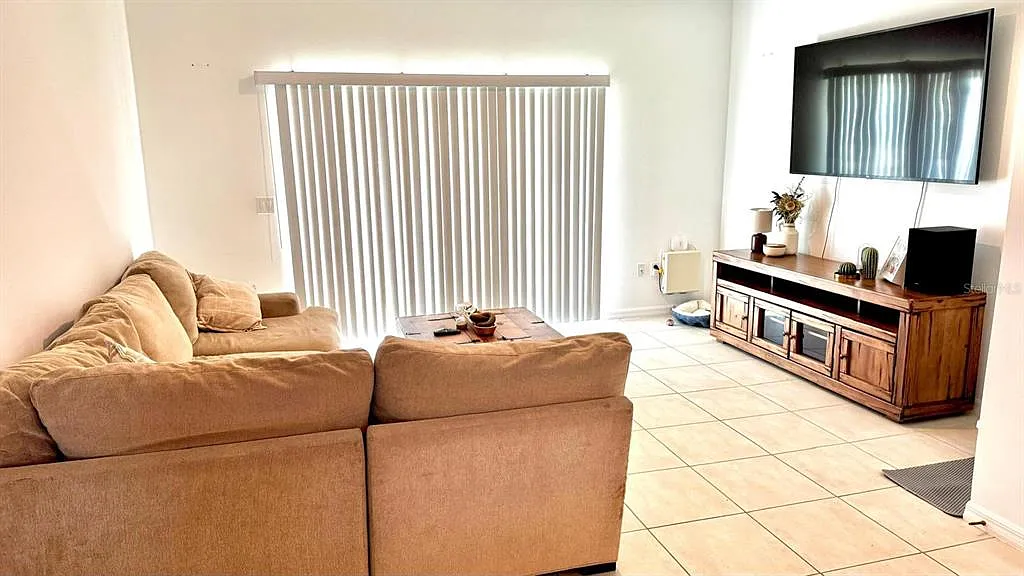 2 bed, 2.0 bath, 1275 sqft, $2,000 — Photo 4