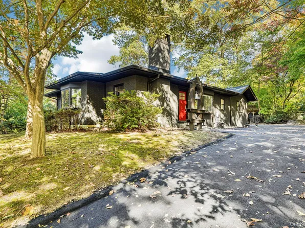 107 Gnarled Hollow Road, East Setauket, NY 11733
