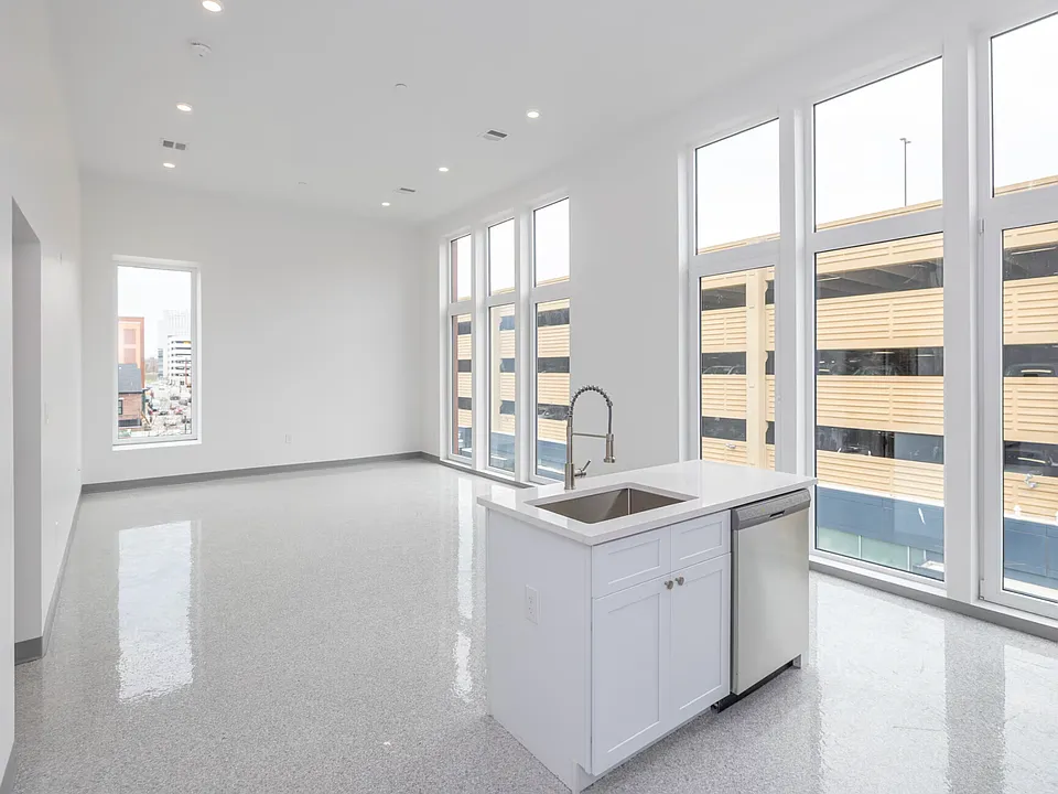 78-80 Middlesex St #204
