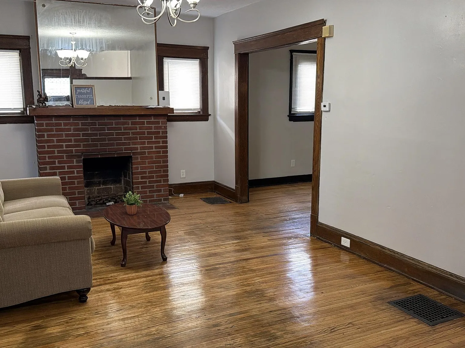 4 bed, 1.0 bath, 3667 sqft, $845 — Photo 3