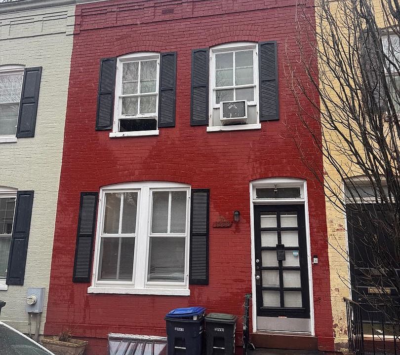 1st image of 1233 33rd St NW