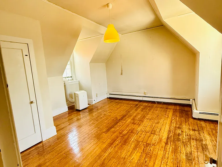 469 Whitney Ave #8 — Photo 2