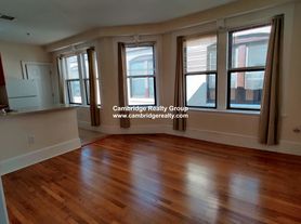 881 Massachusetts Ave