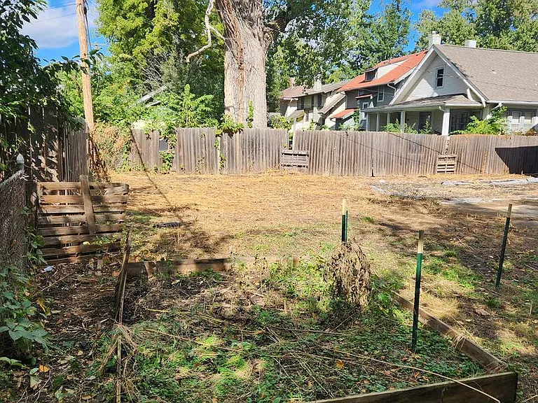 6010 Florence Blvd — Photo 46