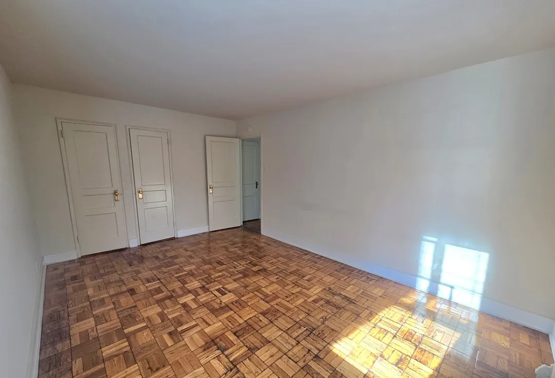 1 bed, 784 sqft, $2,157 — Photo 3