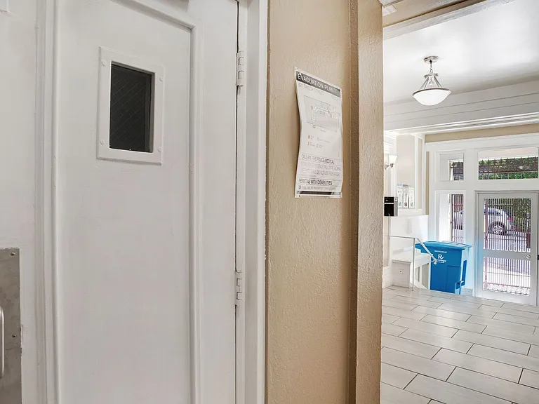621 Taylor St — Photo 43