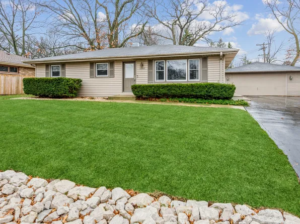 10457 W Bairstow Ave, Beach Park, IL 60087