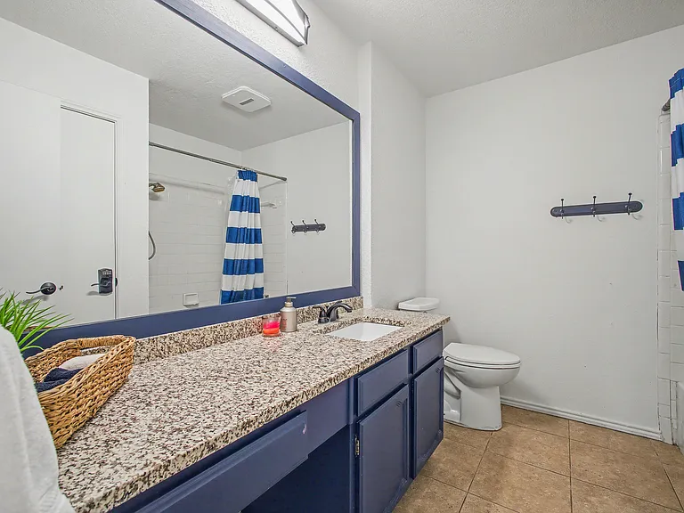 913 Sandhurst Dr — Photo 28