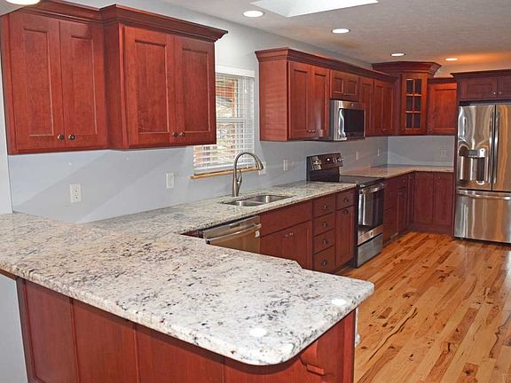 5th image of 3023 Eastview Dr