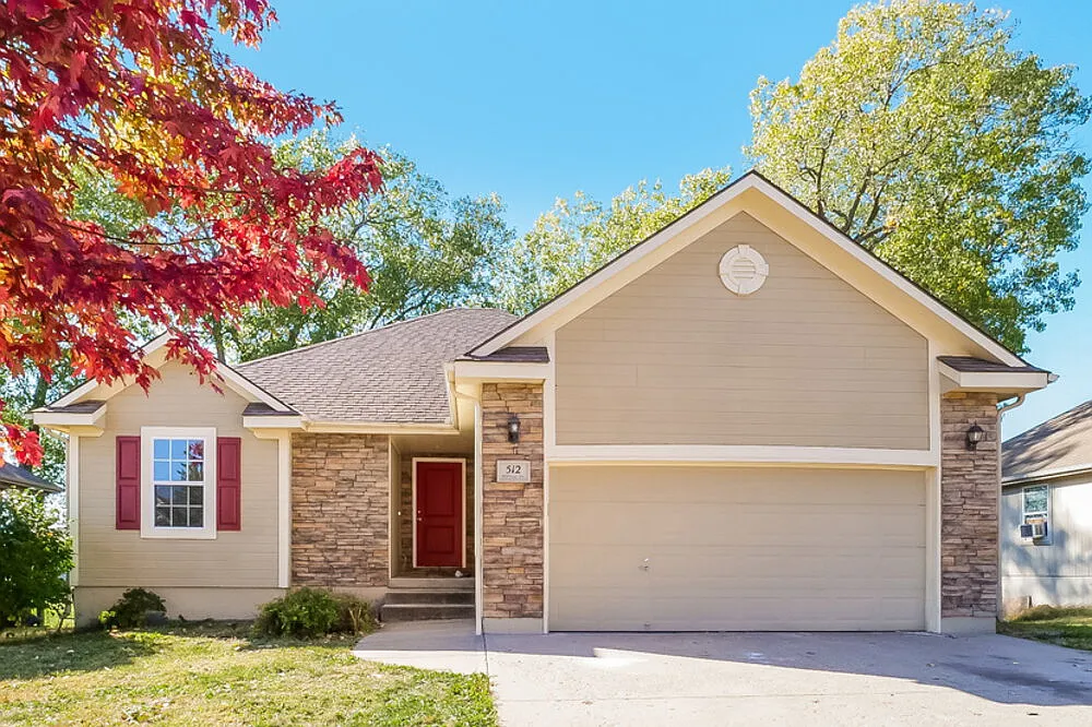 3 bed, 2.0 bath, 2225 sqft, $2,385 — Photo 1