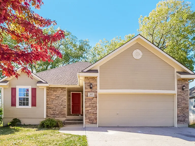 512 Hibiscus Dr — Photo 1