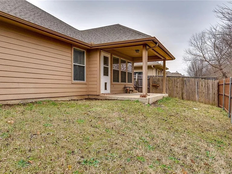 708 Creekside Dr — Photo 20