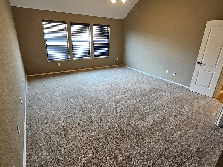 1202 Chestnut Hill Dr — Photo 4