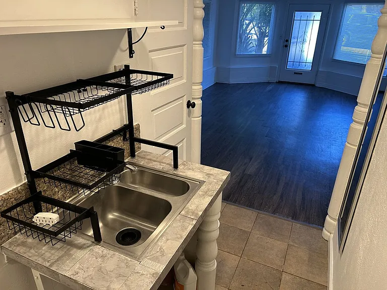 827 Georgia St — Photo 9