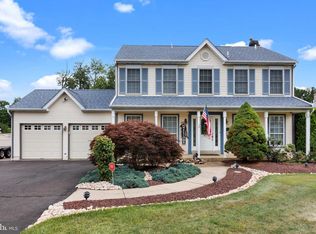 2671 Woodsview Dr, Bensalem, PA 19020