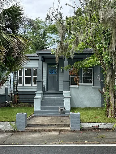 726 W Victory Dr Photo 1