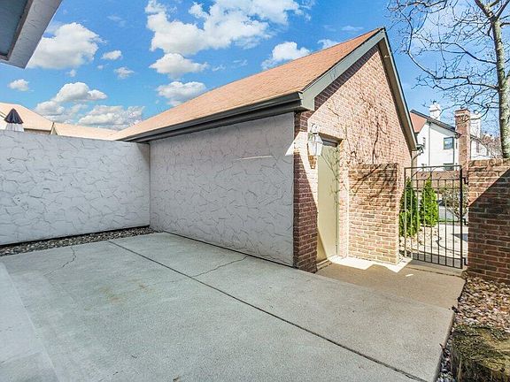 5th image of 5199 Willow Grove Pl S