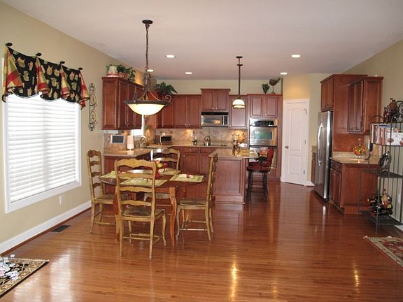 Beautiful gourmet kitchen with double oven, granite counters and walkin pantry