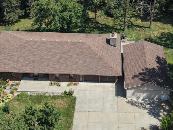 27612 Fontanelle Oaks Cir, Nickerson, NE 68044