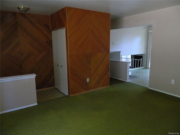 4th image of 12326 Kenilworth Dr