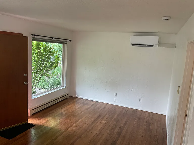 5320 SE Schiller St #3 — Photo 4