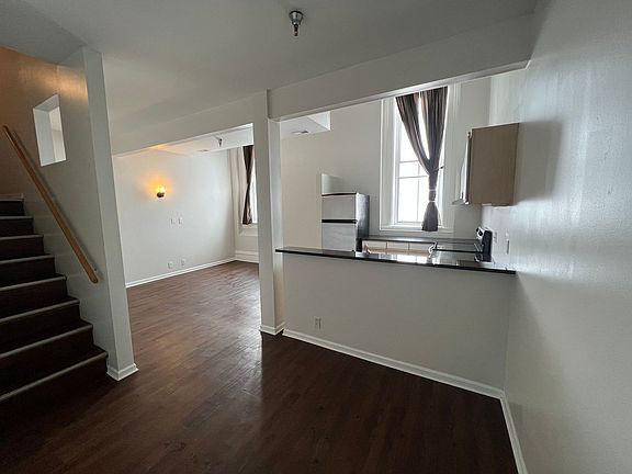 2nd image of 546 Main St APT 3B