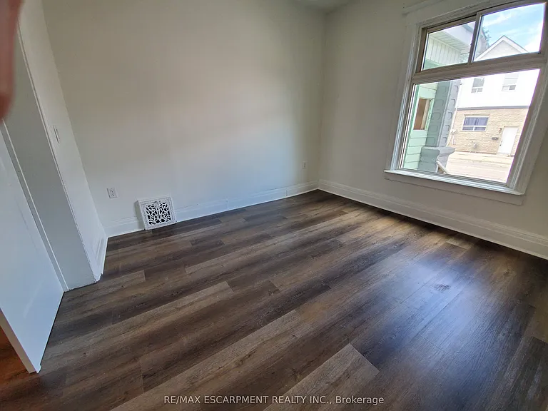 198 Sherman Ave N #1 — Photo 10