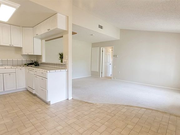 3rd image of 26863 Avenue Of The Oaks Unit B