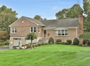 59 Greenwood Ln, Valhalla, NY