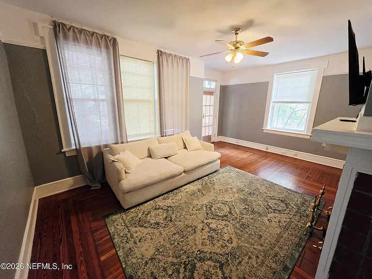 146 W 6th St — Photo 5