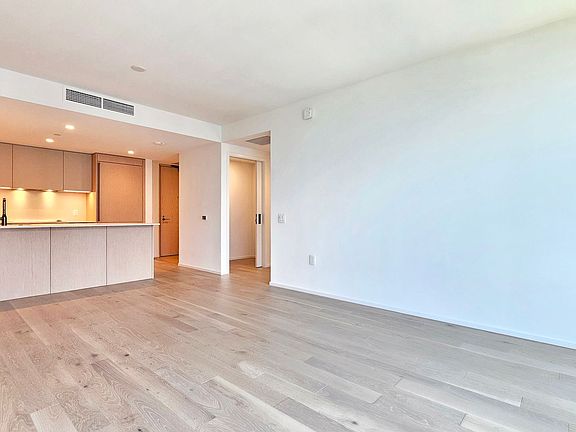 5th image of 333 Ward Ave #3404