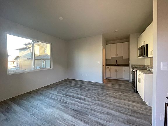 ADU with kitchen , laundry and full kitchen