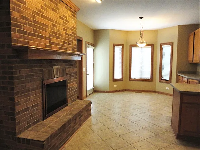 4 bed, 2.5 bath, 2537 sqft, $3,385 — Photo 4