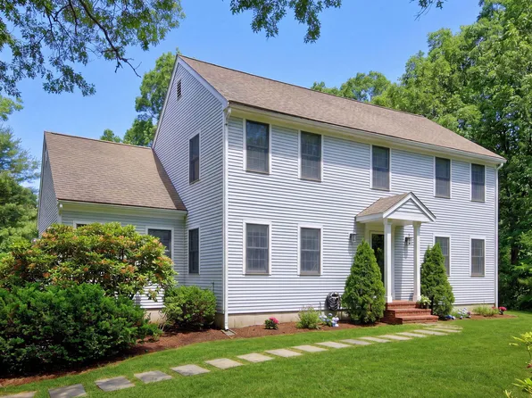 2 Harpers Hollow, East Sandwich, MA 02537