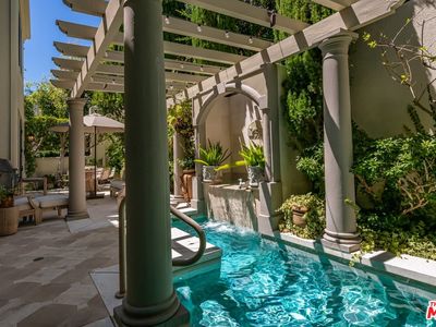 11801 Gwynne Ln, Los Angeles, CA, 90077