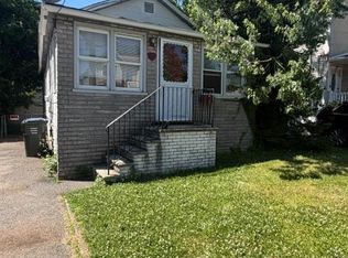 21 Trento St, Iselin, NJ 08830