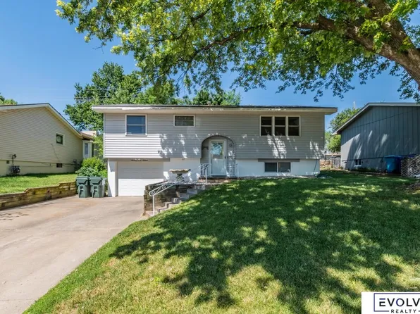 7416 Elm Dr, La Vista, NE 68128