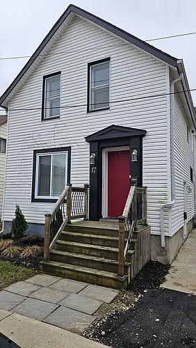 17 Bowes Ave #2 Photo 1 17 Bowes Ave #2 Photo 1