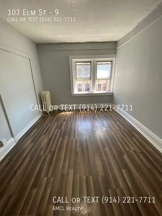 Building Photo - 107 Elm St #9