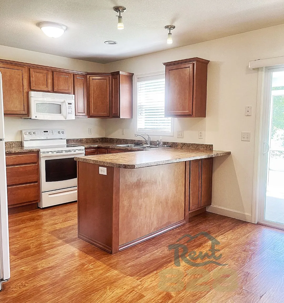 3 bed, 2.5 bath, 1239 sqft, $1,900 — Photo 3