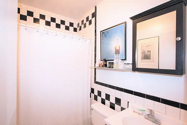 Rented by R New York | media 15