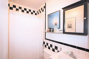 Rented by R New York