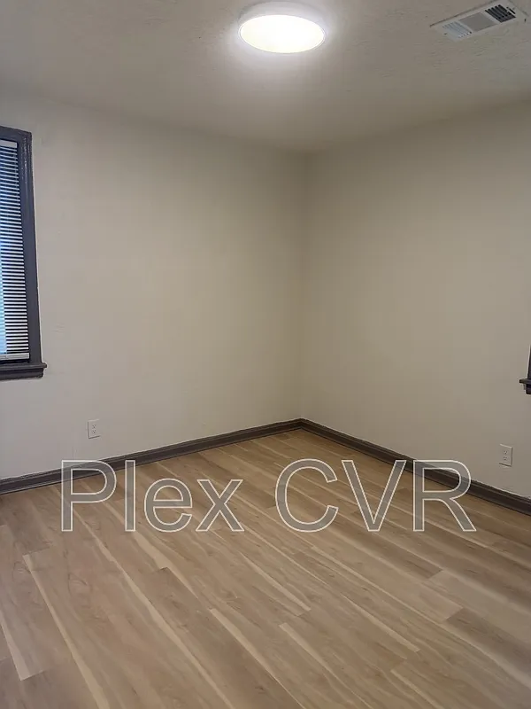 3 bed, 1.0 bath, 888 sqft, $1,050 — Photo 4