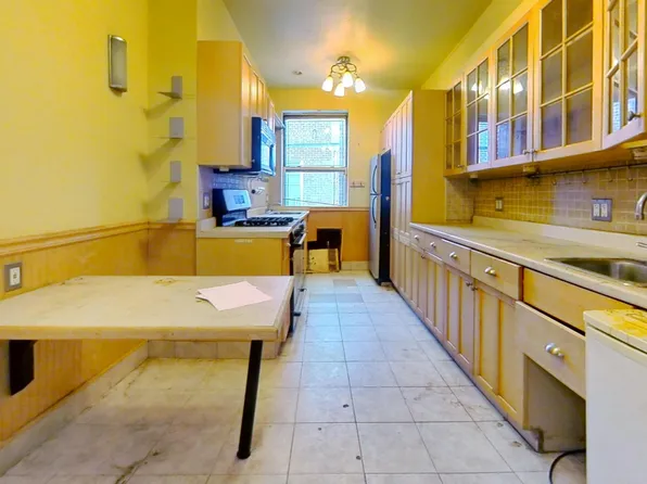 3626 Kings Highway image 4 of 12