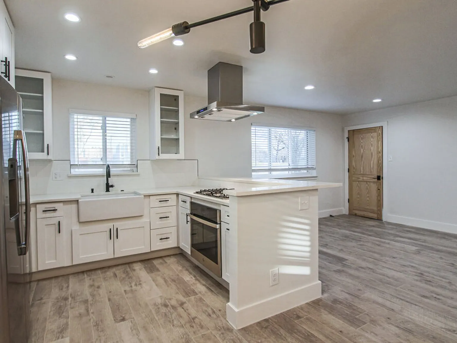 Knoxwood Apartments - Updated Units! — Photo 1